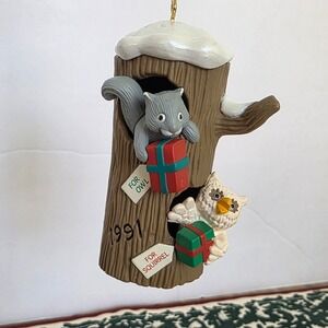 Hallmark 1991 Squirrel and Owl Christmas‎ Ornament Tree Stump Presents